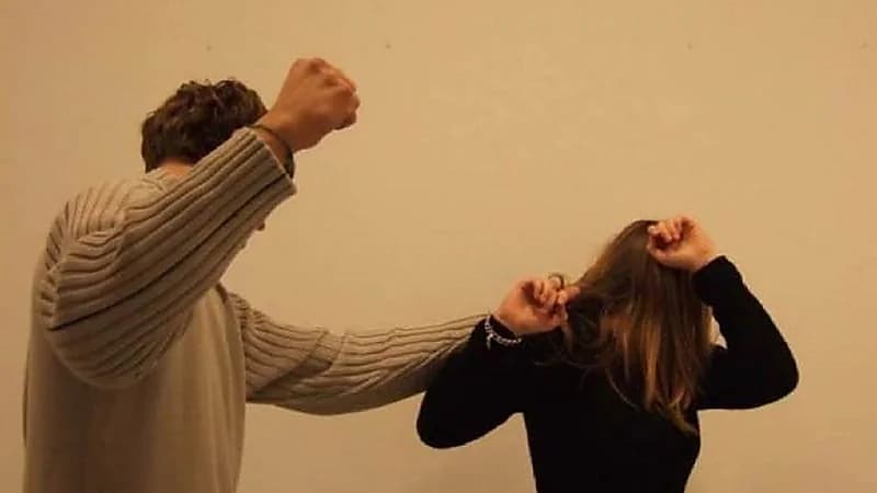 "داعية": يحق للزوجة الاستقواء بوالدها وشقيقها لضرب زوجها