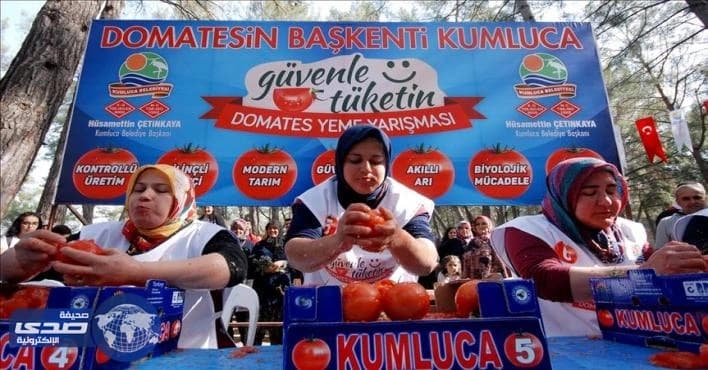 فتاة تركية تلتهم أكثر من 4 كيلو طماطم خلال 3 دقائق