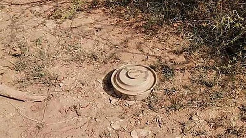 إبطال مفعول لغم أرضي بأحد الأودية بجازان جرفته سيول منقولة من الأراضي اليمنية