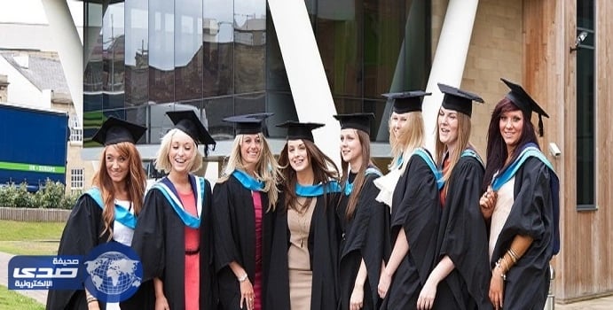 فضيحة جامعة بلجيكية تطلب من طالباتها " كشف صدورهنّ "