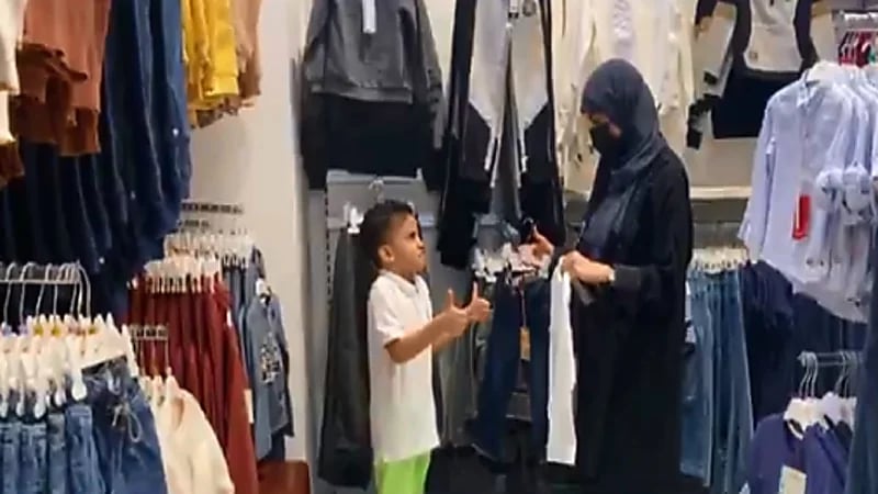 بالفيديو .. مواطنات يطالبن بتوحيد الزي المدرسي للصفوف الإبتدائية والطفولة المبكرة