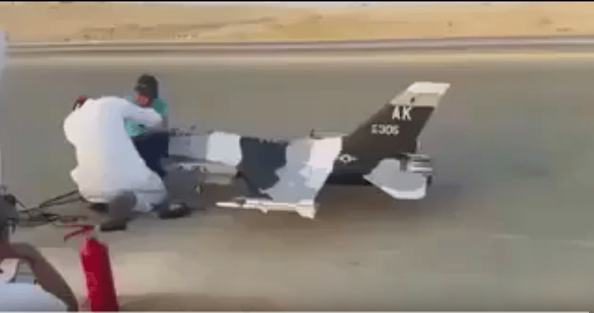 بالفيديو.. شاب سعودي يبتكر طائرة حربية يتحكم بها عن بعد