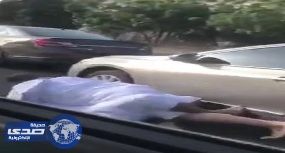 شاهد.. جبال جازان تعانق الضباب 