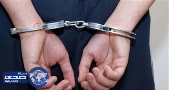 ضبط 5 مشتبهين بتهمة سلب الأموال بالقوة من المنازل