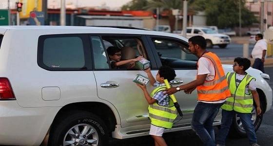 أطفال تبوك يضيئون حملة " رمضان أمان " بالمنطقة ويعطون أجمل الدروس للعمل الخيري