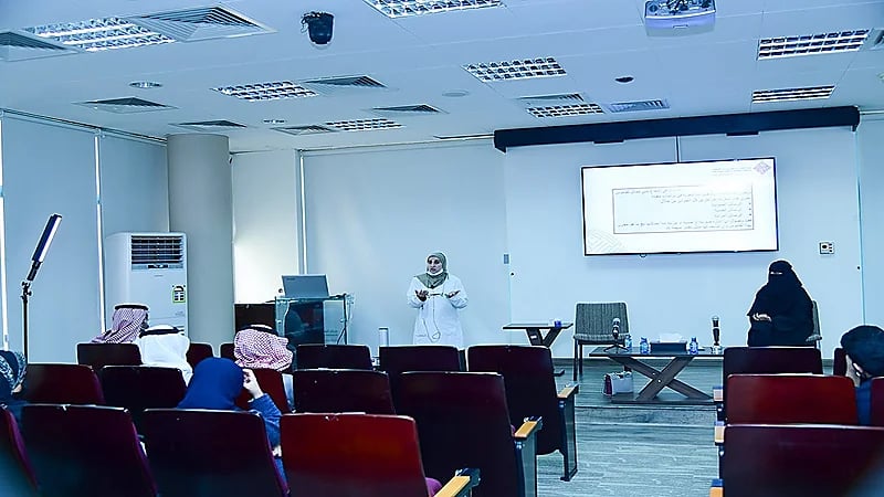 بالصور.. دورة متخصصة بمركز الملك سلمان لأبحاث الإعاقة توصي بأهمية اللغة التصويرية