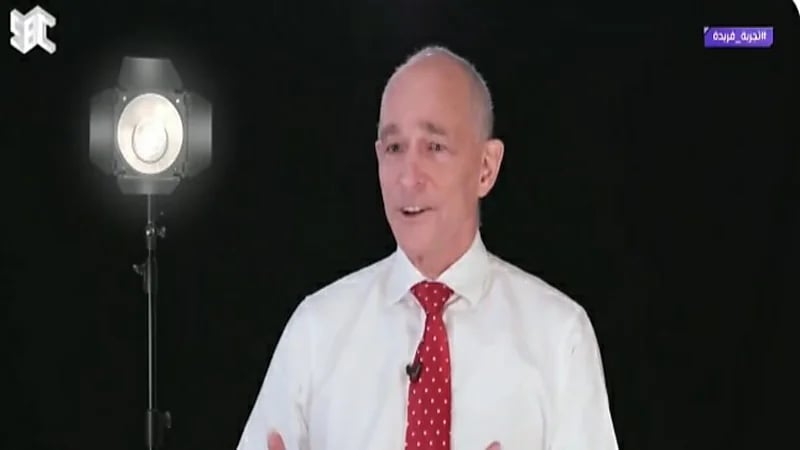 بالفيديو.. أسترالي يروي تجربة عمله في الرياض 