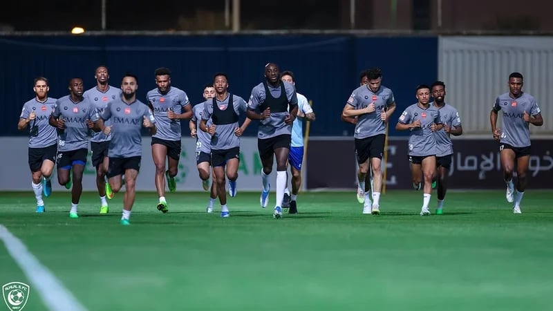 غياب 7 لاعبين من الهلال عن مواجهة الخليج 