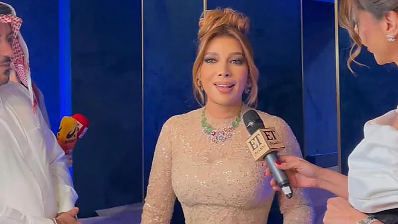 أصالة تهنئ الأمير أحمد بن سلطان بن عبد العزيز بمناسبة زواجه: مكانته عالية.. فيديو