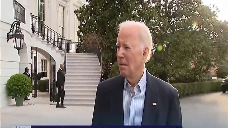 بالفيديو.. لحظة امتناع بايدن عن التعليق على توجيه التهم الجنائية ضد ترامب