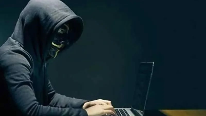 مجموعة من الهاكرز خدعوا أبل وجوجل وجمعوا بيانات مستخدميهم الشخصية لابتزاز النساء