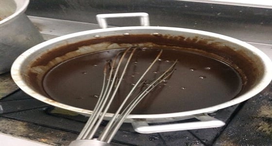 بالصور.. إحباط تسويق 350 كيلوجرام من الحلويات الفاسدة