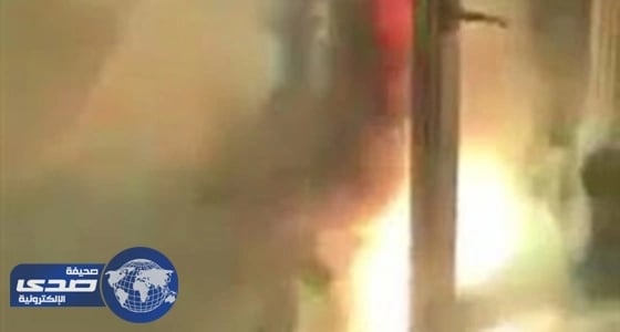 بالفيديو.. فتاة تتسبب في كارثة لإشعالها لعبة نارية