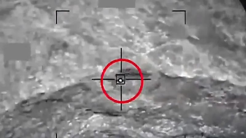 لقطات جديدة لإسقاط القوات الجوية لطائرات مسيرة مفخخة أطلقها الحوثيون