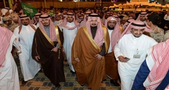 بالصور.. الأمير فيصل بن خالد يزور قرية عسير بالجنادرية