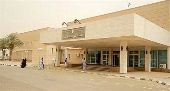 مجهولون يطعنون طالبا خلال ملاحقة " كرة " خارج مدرستة في جازان