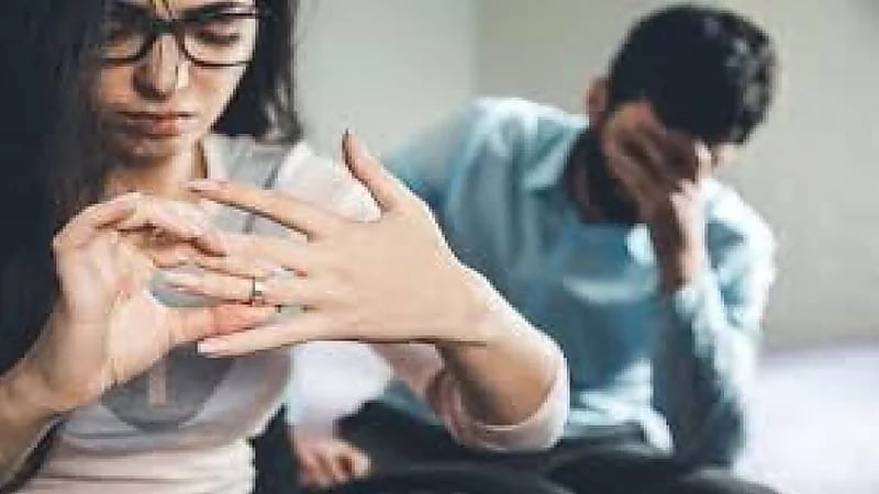 يعاملني كخادمة: زوجة تطلب الخلع بعد 4 أشهر