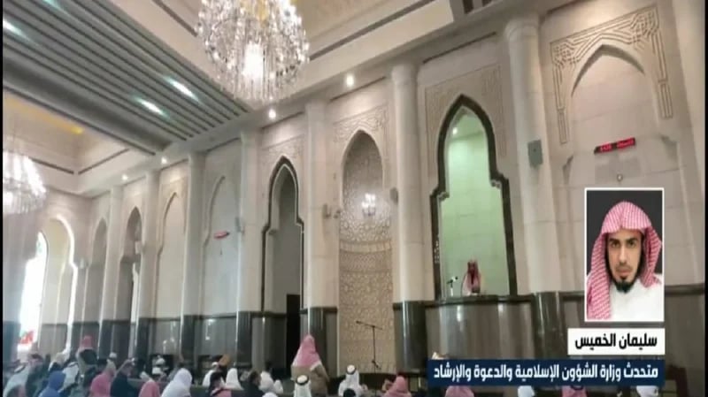 الشؤون الإسلامية: المبالغة في البكاء والترتيل ورفع وخفض الصوت في الدعاء مزعج للمصلين (فيديو)