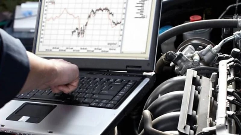 مدى إلزامية برمجة كمبيوتر السيارة بعد تغيير البطارية