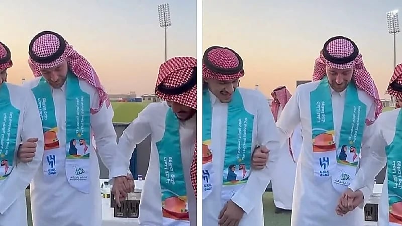 المالكي يعلم سافيتش العرضة .. فيديو