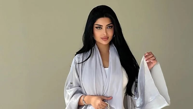 ملكة كابلي تستعرض هدايا يوم ميلادها الفاخرة