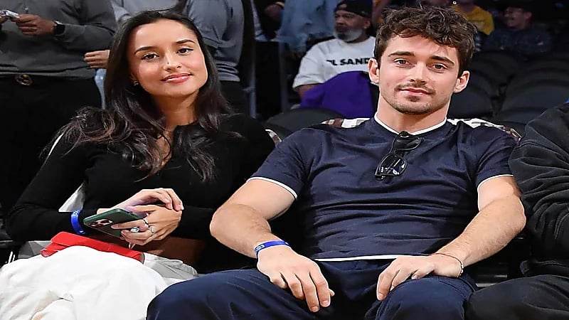 أحدث ظهور لـ شارل لوكلير وزوجته ألكسندر في سباق فورمولا 1 بجدة.. فيديو