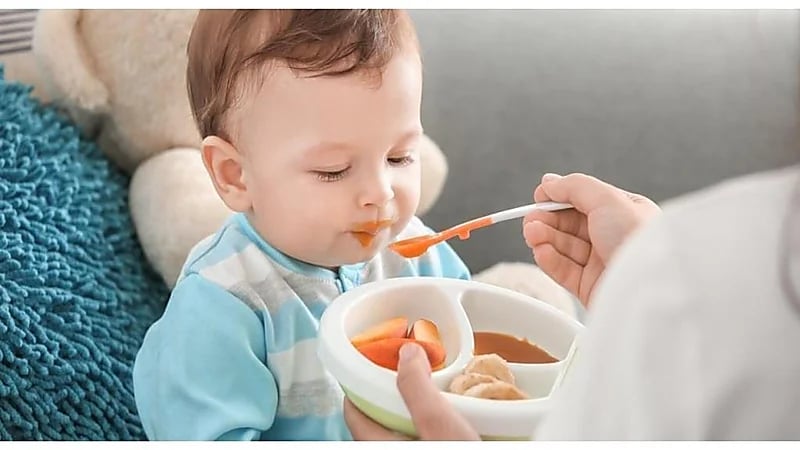 بالفيديو.. نصائح للتعامل مع الطفل الأول