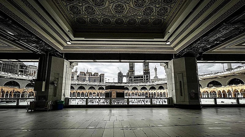 صور.."روبوت" لتطهير المسجد الحرام دون تدخل بشري