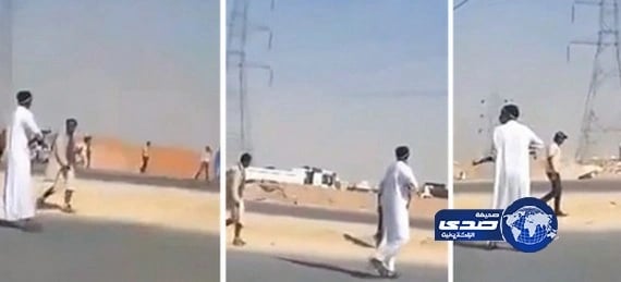بالفيديو.. مخالف إثيوبي يحمل سلاح "كلاشنكوف" في أحد شوارع الرياض