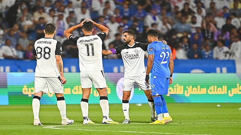 لحظة اعتذار بغداد بونجاح لجمهور الهلال .. فيديو