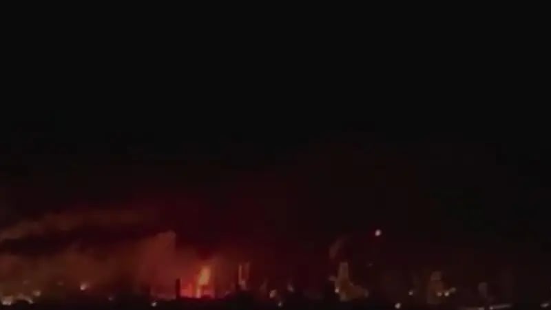إندلاع حريق في مصفاة نفط بمدينة روسية لأسباب مجهولة .. فيديو