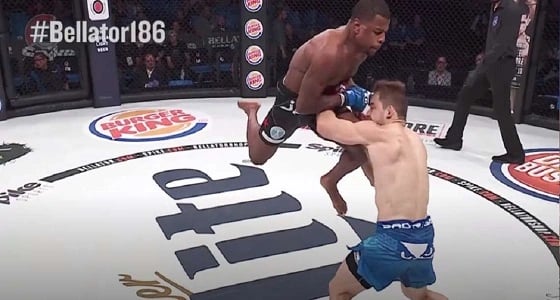 بالفيديو.. مصارع يقضي على منافسه في 90 ثانية فقط