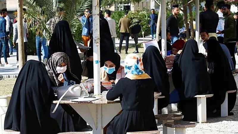 طالبة عراقية تنجب طفلها داخل قاعة الامتحان