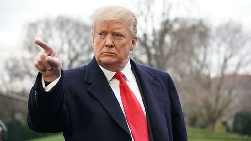 تصرف مريب لمساعدي ترامب قبل اقتحام منزله