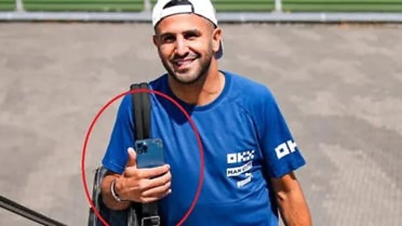 هاتف رياض محرز يثير السخرية