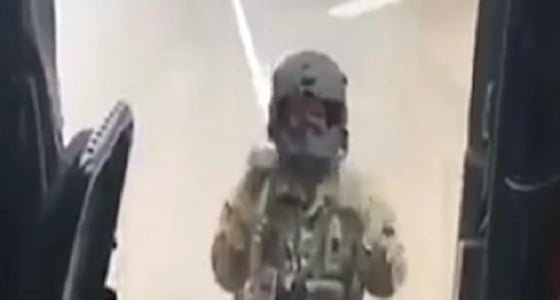 بالفيديو.. طيار يرقص " كيكي " بطائرته