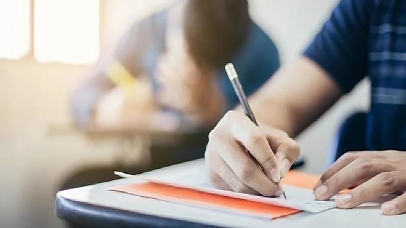 معلم يقتل طالبا لكتابته كلمة بخطأ إملائي