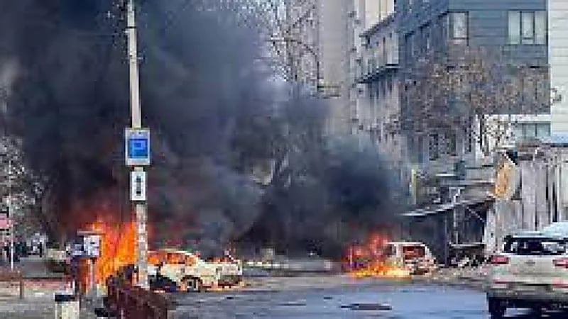 مصرع شخص وإصابة 6 آخرون بقصف صاروخي أوكراني