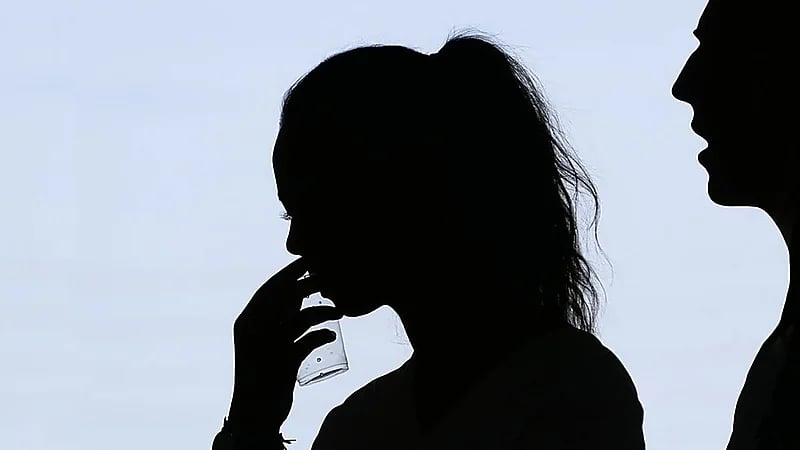 سيدة تحبس نفسها وابنها لمدة 3 سنوات بمنزلهما خوفاً من كورونا