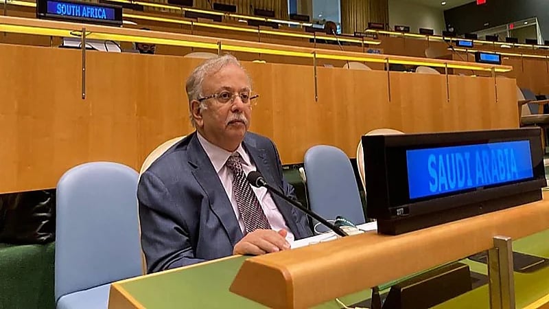 وزير الخارجية يؤكد ضرورة قيام المجتمع الدولي بمسؤولياته تجاه تجاوزات إيران