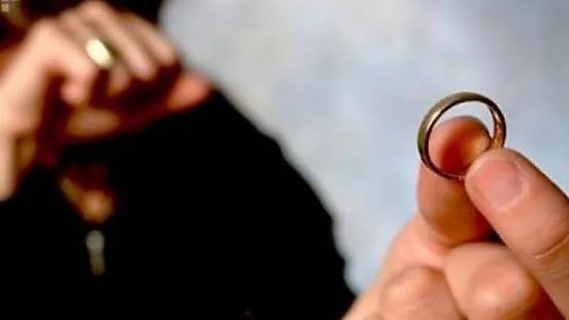 سيدة تطلب الخلع من زوجها لأكله السمك باستمرار