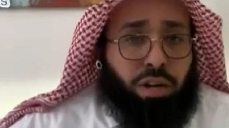 بالفيديو .. محامي : يجوز للموكل إدراج بند لحماية أسراره ضمن عقد أتعاب المحامي