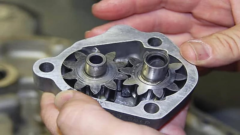 علامات تشير إلى تلف مضخة الزيت بالسيارة