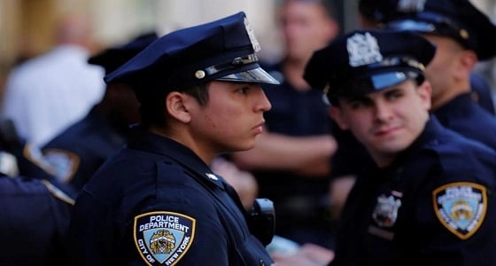 بالفيديو.. الشرطة الأمريكية تحطم رأس شاب " أسمر " بسبب زجاج سيارته الملون