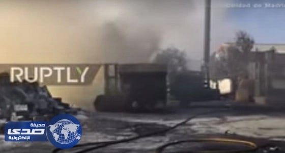 بالفيديو.. حريق يحتجز 34 ألف شخصا