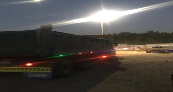 ضبط 4 شاحنات مخالفة على طريقي " الجبيل- الظهران " السريع