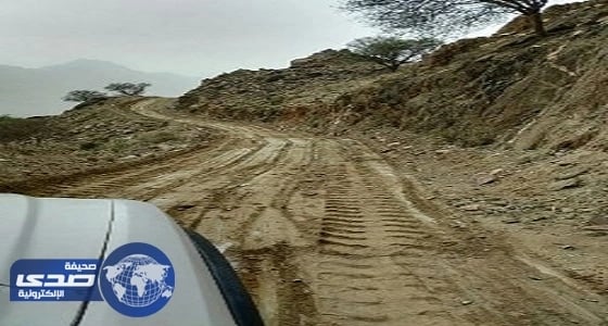 فتح الطرق المتأثرة من الأمطار بمحافظتي الداير بني مالك والرّيث