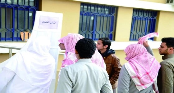 بالصور.. انتشار عمال النظافة بالطائف لإزالة أتربة السيول