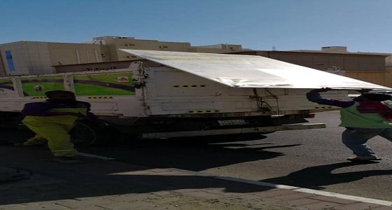 بالصور.. بلدية الشرائع الفرعية بمكة تزيل اللوحات الإعلانية المخالفة