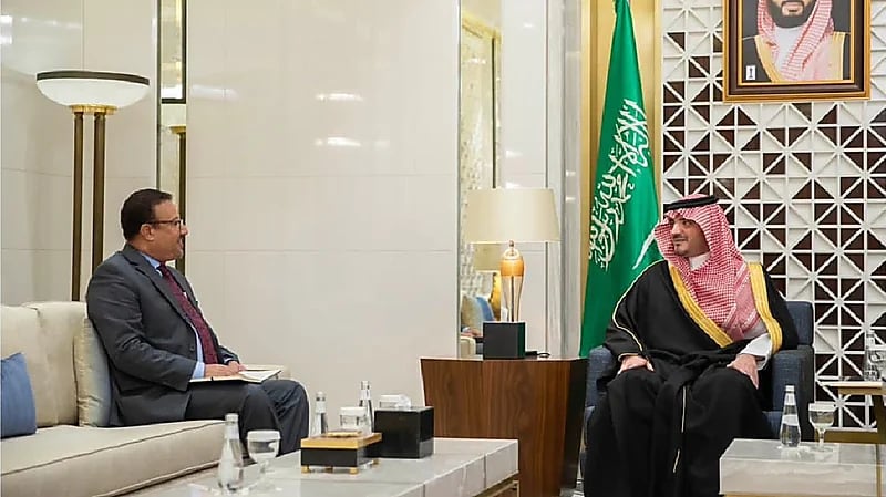 وزير الداخلية يستقبل سفير إثيوبيا لدى المملكة في مكتبه